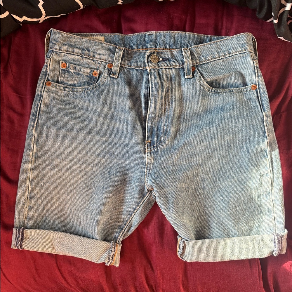 Light wash Levi’s 510 shorts